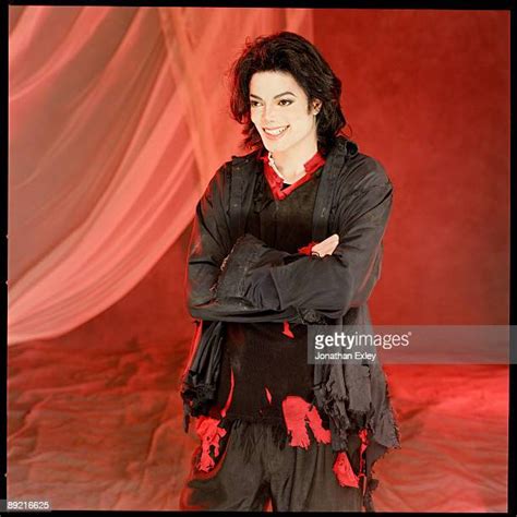 Michael Jackson 2000 Photos And Premium High Res Pictures Getty Images
