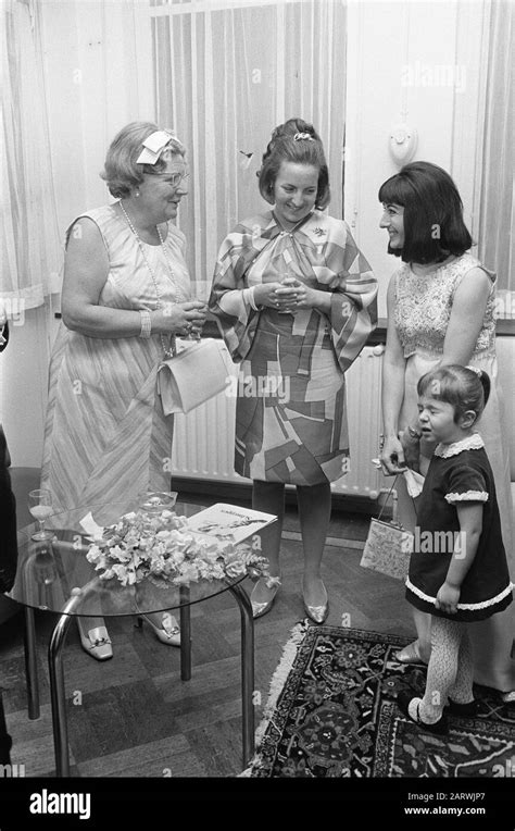 Queen Juliana And Princess Margriet With Belgian Harpist Susanne Mildonian And Her 3 Year Old