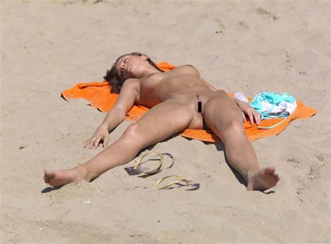 ヌーディストビーチにいる外国人全裸美女のエロ画像 性癖エロ画像 センギリ My XXX Hot Girl