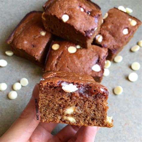 The original red velvet cake is not bright red in color, and instead only has a subtle redness to it. RED VELVET PROTEIN CAKE BARS - No Excuses Nutrition ...
