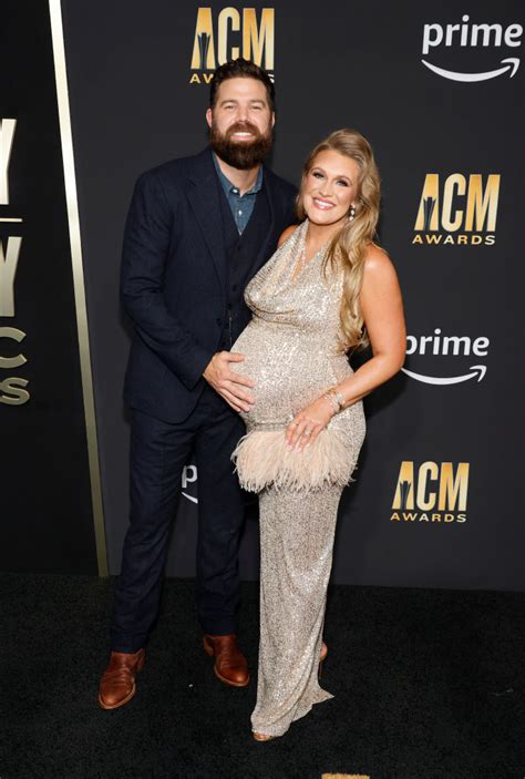 Luke Combs Wife Nicole Pregnant Stars Sparkle At Acm Awards Wwd