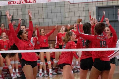 Mater Dei Girls Volleyball Edges Marymount Advances To Division 1 Final Orange County Register