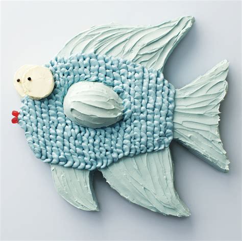 See two golden sheet cakes transform into a cute aquatic creature. Fish Birthday Cake