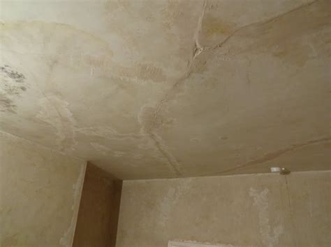 How to fix a ceiling crack, ceiling seam, wall seam. Kezzabeth.co.uk | UK Home Renovation, Interiors and DIY Blog