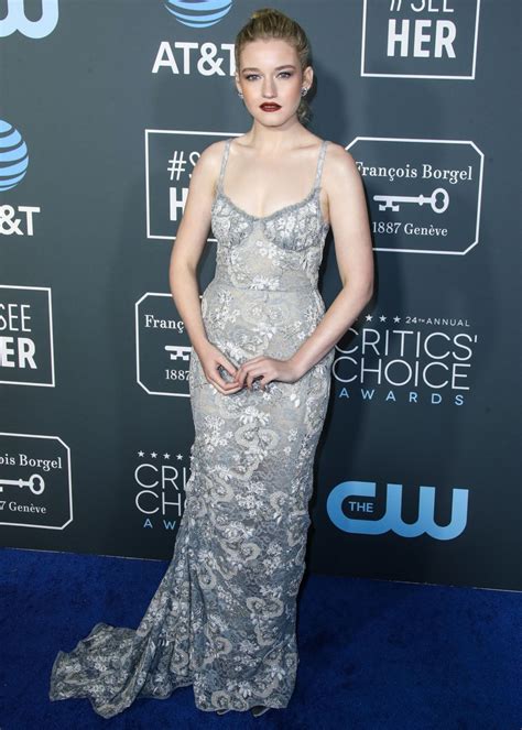Julia Garner 2019 Critics Choice Awards • Celebmafia