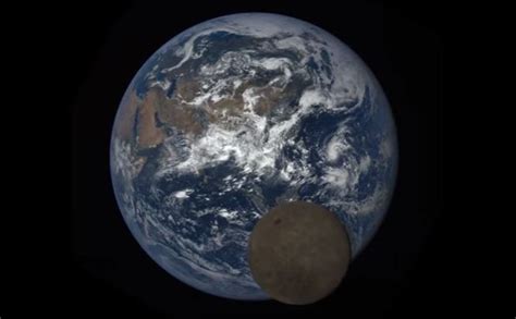 The Dscovr Spacecraft Spots The Moon Photobombing Earth Bloomberg