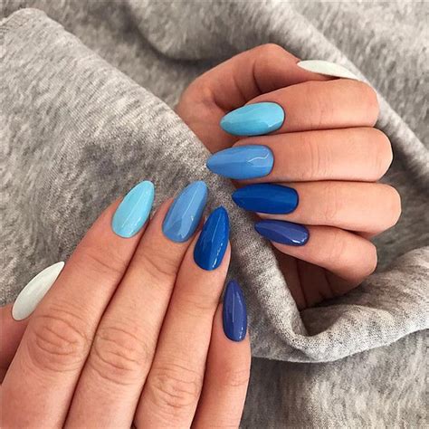36 Deep Blue Nail Art Design For Winter Season Vernis à Ongles Blue