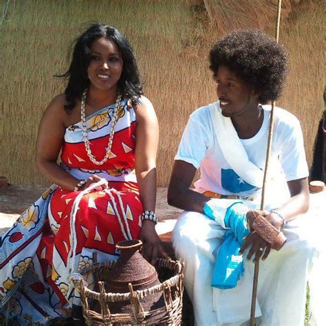 Somali Traditional Dress And Attires Guntino In 2022 Traditional Dresses Somali Beautiful