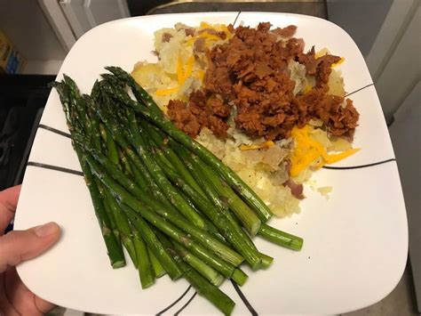 I do like big plates with lots of veggies. 385 Calorie, high volume lunch! : vegan1200isplenty (With images) | Vegan pulled pork, Healthy ...