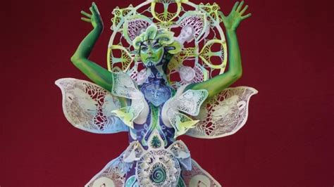 26.06.2021 • 17:15 uhr • sid Johannes Stötters Freundin nun auch Bodypainting-Weltmeisterin