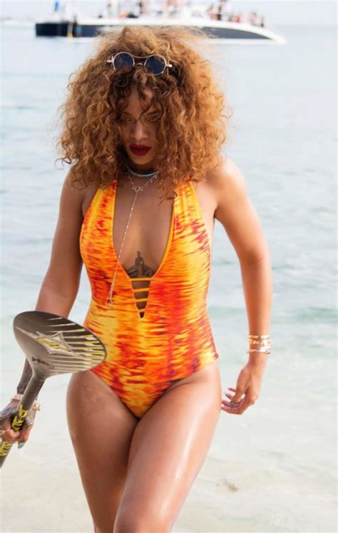 Rihanna’s Getting Thick With Curves Hip Hop Exposed