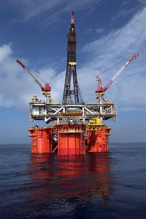 Louisiana Oilfield Service Company Adds 150 Workers Oil Platform