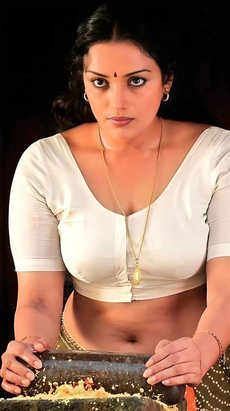 Swetha Menon Malayalam Actress Saree Beauty Ratinirvedam Hd Phone