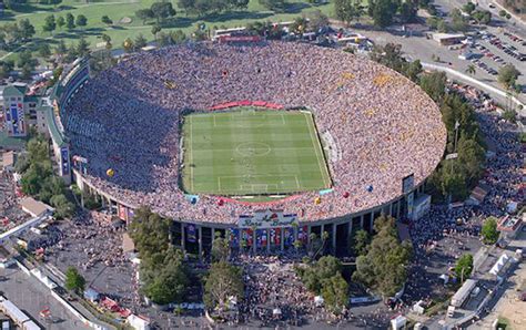 Worlds Biggest Stadiums 20 Pics