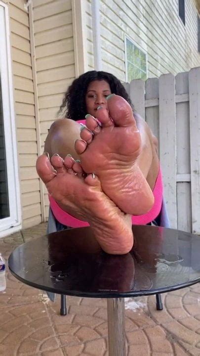ebony mature soles on table xhamster