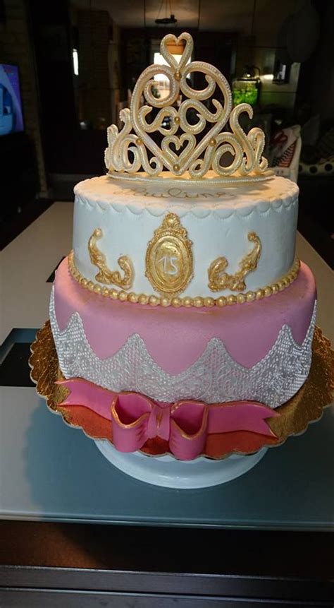 Nous vous offrons alors une galerie de 80 idées de décoration de gâteau original pour un anniversaire de fille ou de garçon. cake design theme princesse by sylvie PIOT | Decoration ...