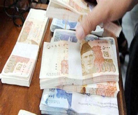 Pakistan Rejects Call To Demonetize 5000 Rupee Note