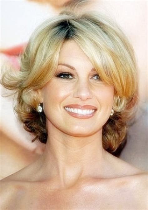 Cute Short Hairstyles For Women Over 40 With Side Bangs Short