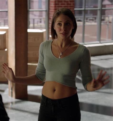 Pin By Lucinda On Arrow The Flash Willa Holland Thea Queen