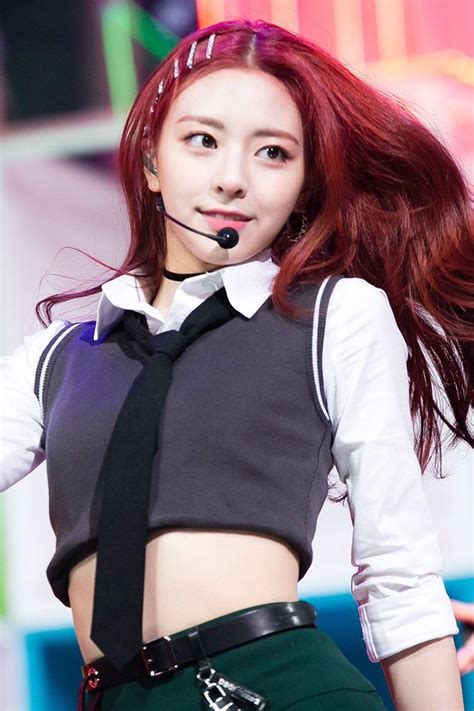 Yuna Pics On Twitter Kpop Girls Itzy Stage Outfits