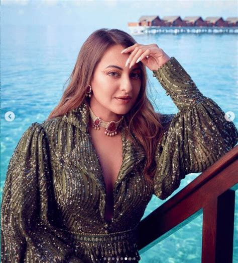 Sonakshi Sinha Burns The Internet With Her Hot Avatar In Latest Photos