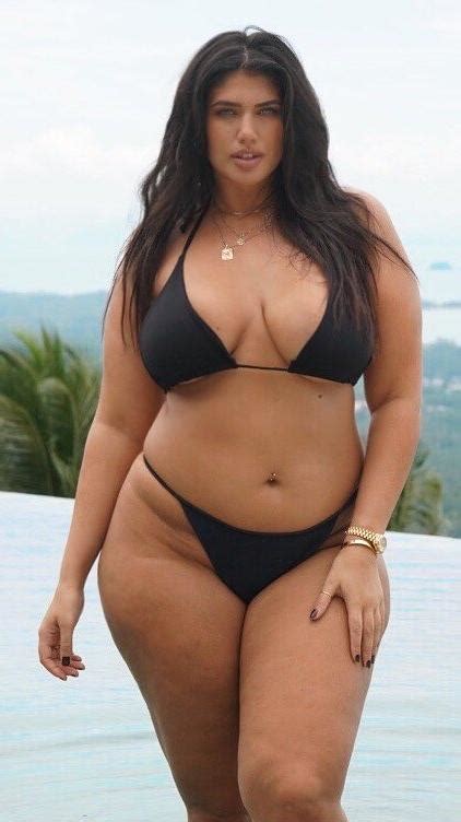 Australian Curvaceous Model Latecia Thomas Sultry Bikini Photos Are Going Viral Look Inside To