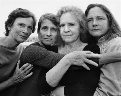 4 Sisters Take A Picture Together Every Year For 40 Years Nixon Sister Poses Four Sisters