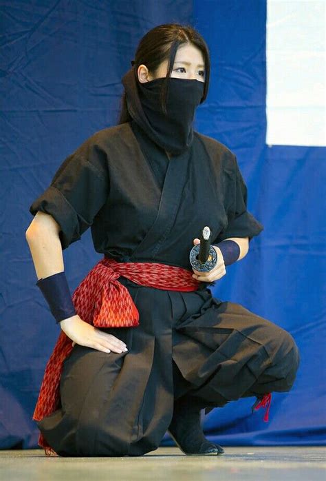 Pin By Wang On Yakuza Female Ninja Samurai Poses Ninja Girl