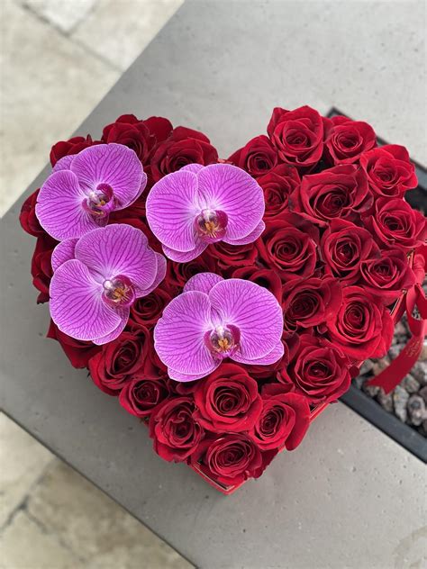 Heart Box With Roses And Orchids My Divine Decors Flower Boutique Flower Arrangements