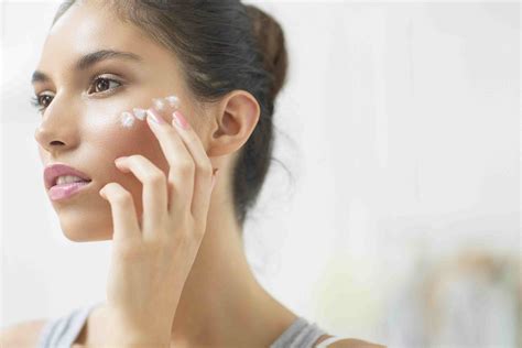 The Right And Wrong Ways To Cleanse And Protect Your Face
