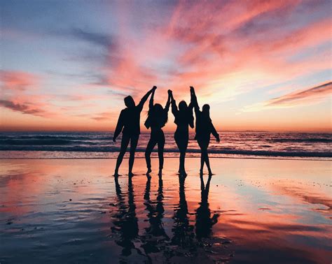 Sunsets With Friends Beach Pictures Friends Summer Pictures Sunset