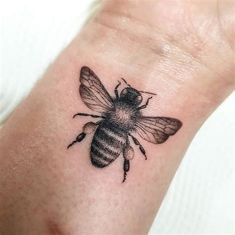 18 Little Bee Tattoo Nabihaharann