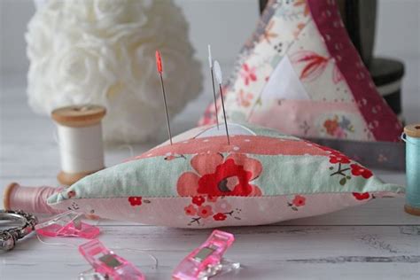 Triangular Log Cabin Pincushions Tutorial From Jeni Baker Threadbare