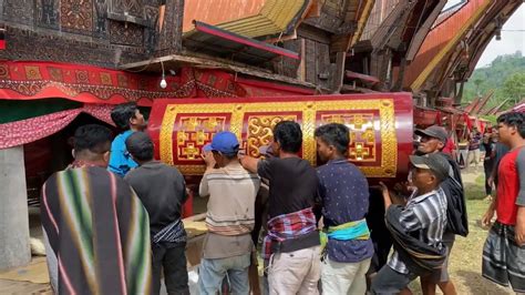 Rambu Solo Prosesi Pemakaman Suku Toraja Funeral Hari Menaruh Jenazah Di Lumbung YouTube