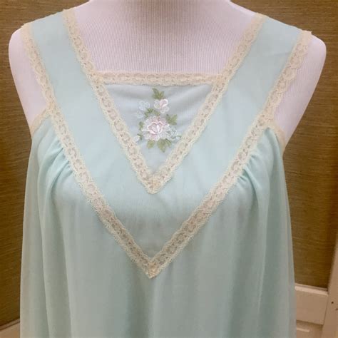 Vintage Hollywood Vassarette Nightgown Vintage 1960s Nightgown