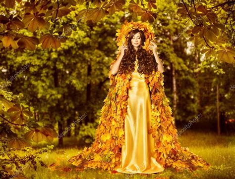 Autumn Fairy Woman Nymph Yellow Leaves Dress Goddess Earth — Stock