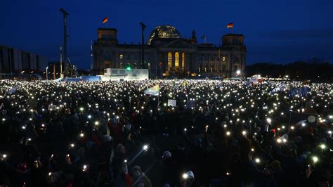 Anti-AfD-Demo in Berlin : Polizei zählte mehr als 100.000 Menschen bei