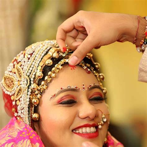 Sindoor A Belief Of An Indian Married Woman Indian Married Women Newly Married Couple