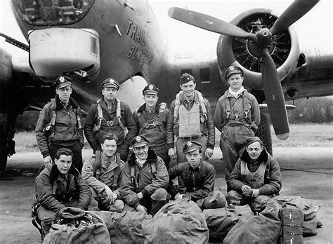 B 17 Flying Fortress Bomber Trail Blazer Crew World War Photos