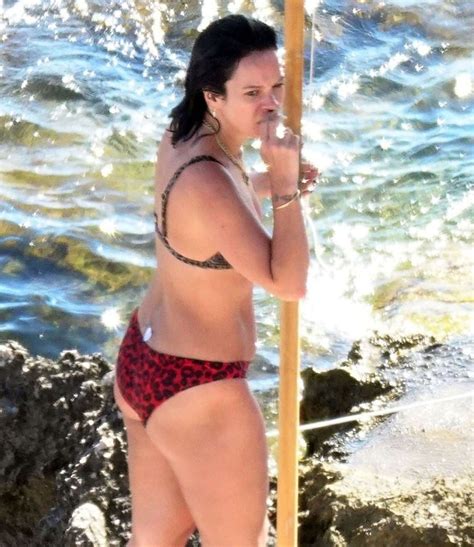 Lily Allen Shows Her Slutty Curves In A Bikini Porn Pictures Xxx