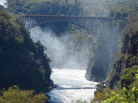 There are 3 landmarks that are found on the zambezi river. Zambezi River Africa - Images And Detail
