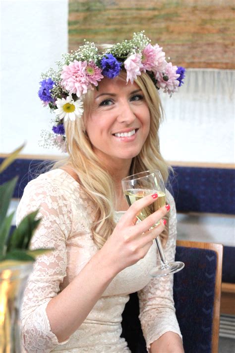 Vi vill att stefan löfven kommer tillbaka, nu när glad midsommar därute, sverige är i åttondelsfinal. Glad Midsommar! - Elin Fagerberg