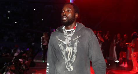 Meek Mill Shows Off 200000 Dreamcatcher Style Dreamchasers Chain Complex