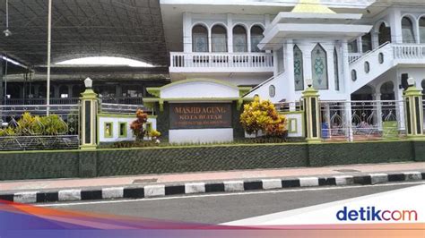 Check spelling or type a new query. Sebagian Masjid di Kota Blitar Masih Gelar Jumatan di ...