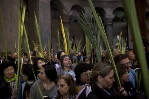 Thousands Of Christian Pilgrims Mark Palm Sunday In Jerusalem World