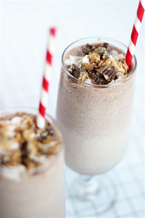 How to make reeses milkshake : Reese's Spread Peanut Butter Chocolate Milkshake - The ...