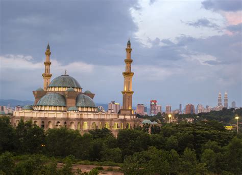 Masjid wilayah persekutuan merupakan salah sebuah masjid yang utama di kuala lumpur, malaysia. Masjid Wilayah Persekutuan | The Kuala Lumpur Mosque was ...