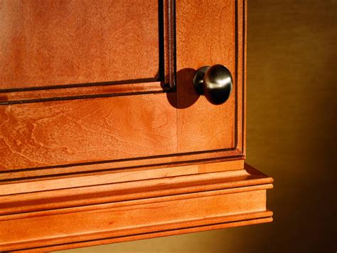 Kitchen cabinets drive the design, look and functionality of the rest of a kitchen. Kitchen Cabinet Features | HGTV