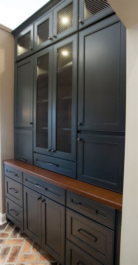For both homeowners and designers, the shaker style cabinet door was one of the most common designs. Butler Pantry and Bar Design by Dalton Carpet One Wellborn ...