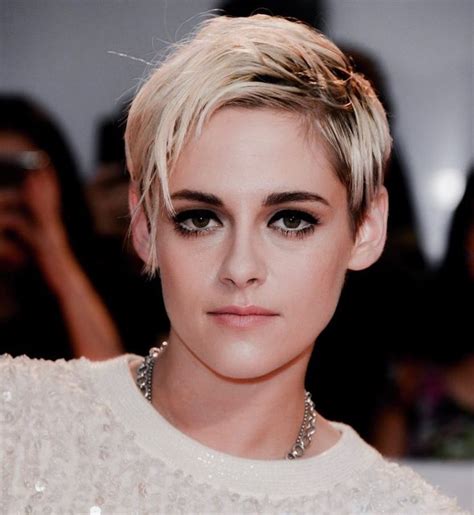 Thesalonguy #hairtutorial #80smovies here is the john bender haircut tutorial from the classic 80's movie the breakfast club. Pin by John B. on Kristen Stewart | Kristen stewart short ...